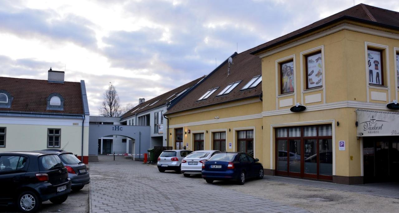 Dentissimi Vendegszobak Mosonmagyaróvár Eksteriør billede